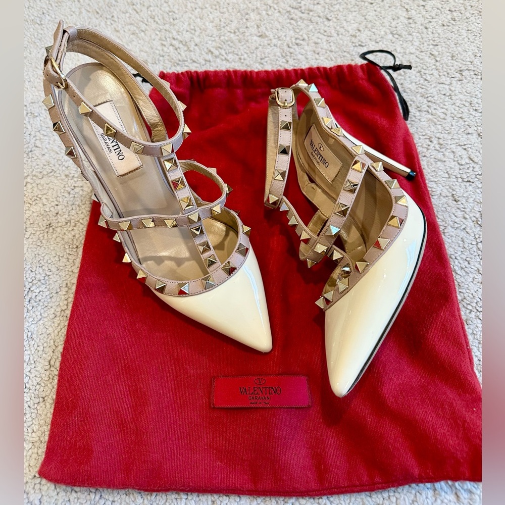 Valentino Garavani PATENT ROCKSTUD CAGED PUMP 100MM IVORY/POUDRE Size 6/36
